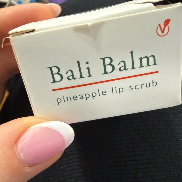 Pineapple Lip Balm - - Picture 5 of 6